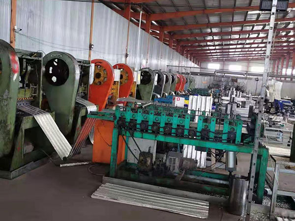 <a href=http://m.rubberzp.com/ target='_blank'>收口網</a>車間.jpg